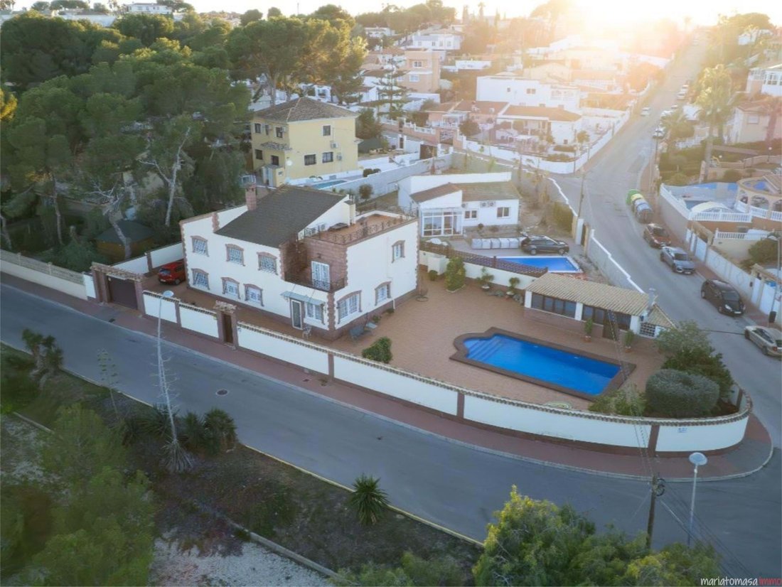 Chalet in Torrevieja, Valencian Community, Spain 1 - 17627549
