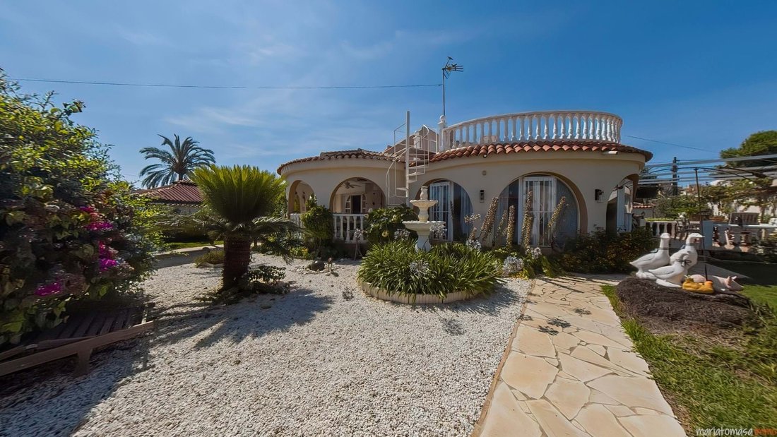 Chalet in Torrevieja, Valencian Community, Spain 1 - 17627356