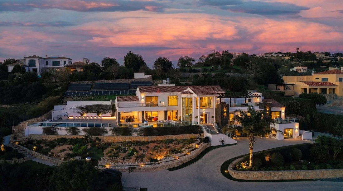 Villa in Loule (Sao Clemente), Algarve, Portugal 1 - 17389574