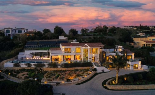 Villa in Loule (Sao Clemente), Algarve, Portugal 1