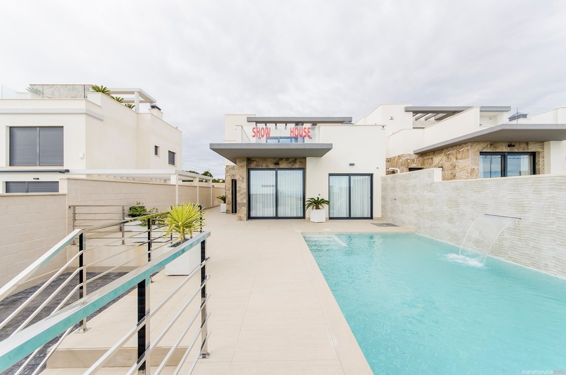 Villa in San Miguel de Salinas, Valencian Community, Spain 1 - 17627482