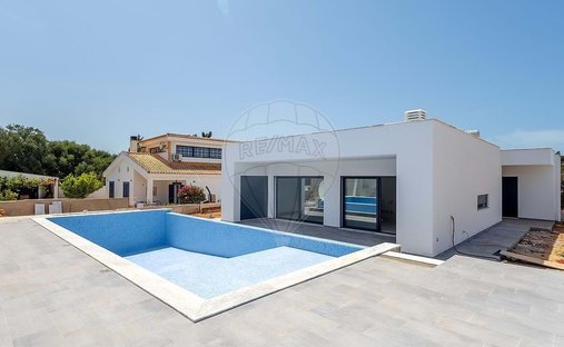Villa in Mexilhoeira Grande, Algarve, Portugal 1