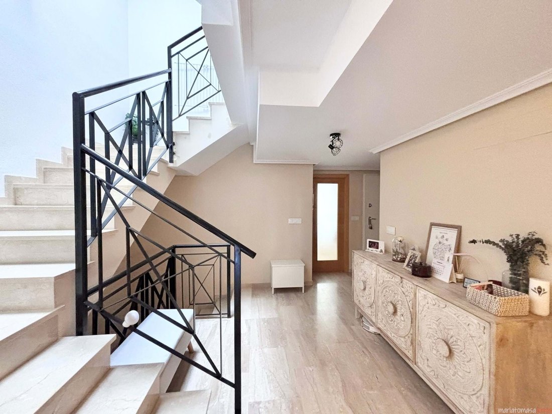 Chalet in Mutxamel, Valencian Community, Spain 1 - 17627598