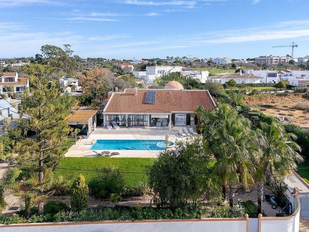 Villa in Alvor, Algarve, Portugal 1 - 16844248