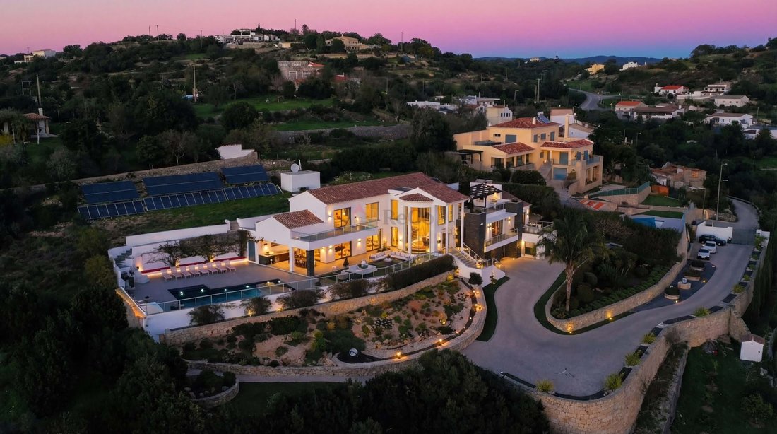 Villa in Loule (Sao Clemente), Algarve, Portugal 2 - 17389574