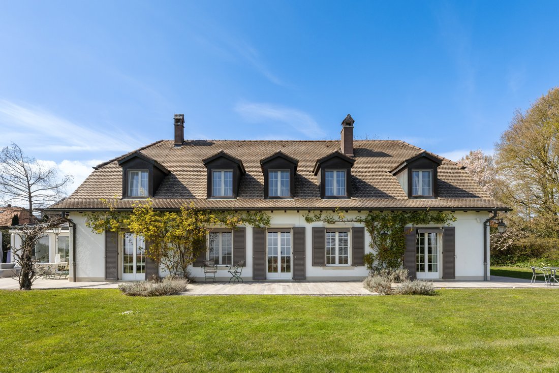 Exceptional Property With Panoramic Lake Geneva Views