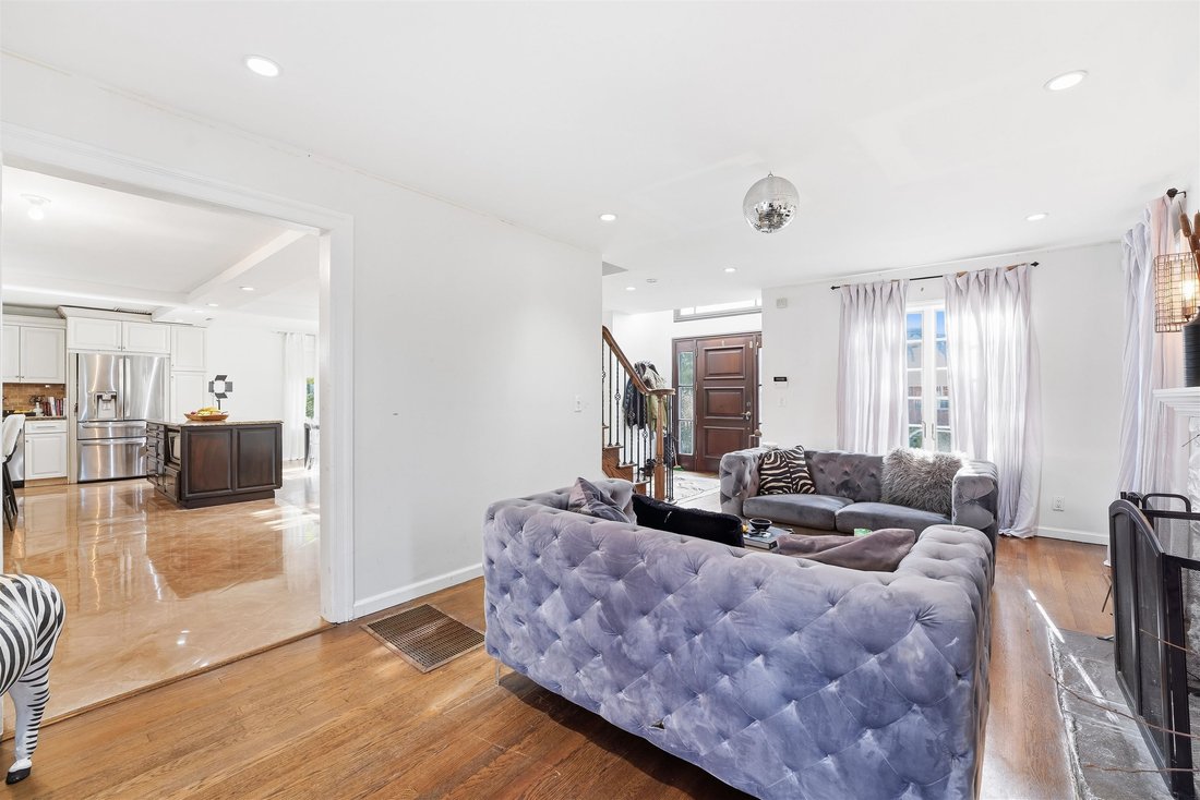 House in Teaneck, New Jersey, United States 3 - 17627497