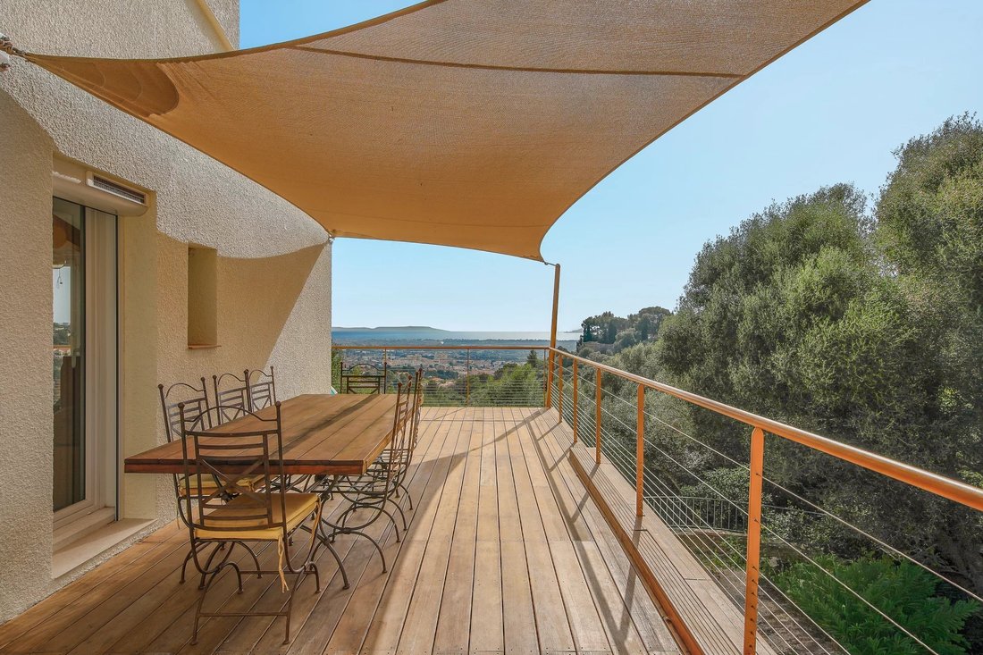 House in Hyeres, Provence-Alpes-Côte d'Azur, France 1 - 17369288