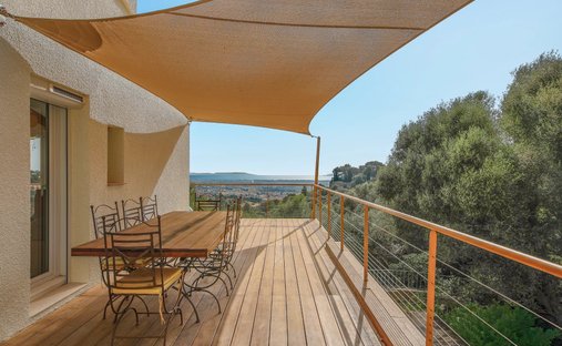 House in Hyeres, Provence-Alpes-Côte d'Azur, France 1