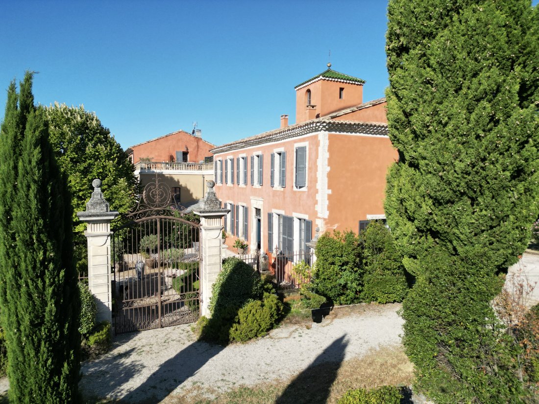 Castle in Loriol-du-Comtat, Provence-Alpes-Côte d'Azur, France 3 - 17633642