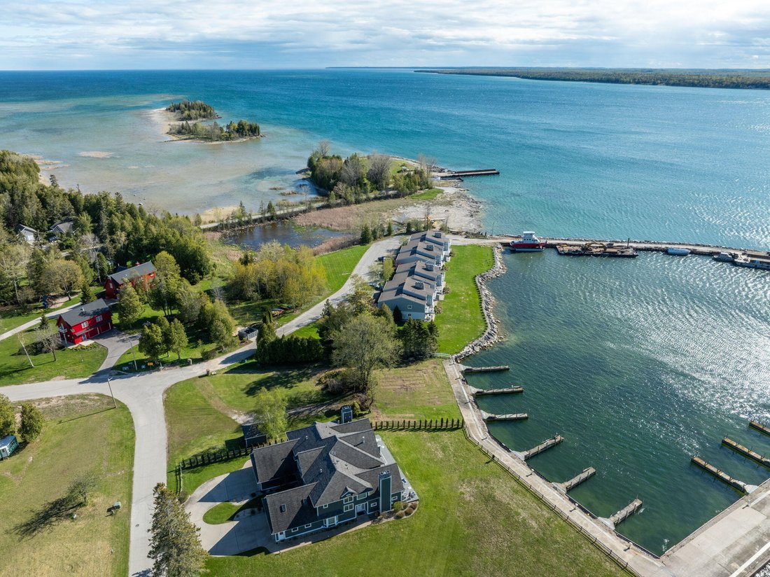 Baileys Harbor, Wisconsin, United States 2 - 17638624