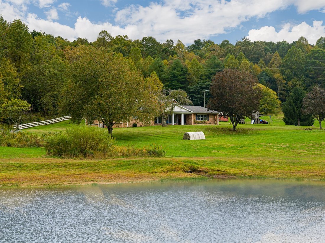 House in Pisgah Forest, North Carolina, United States 4 - 17636888