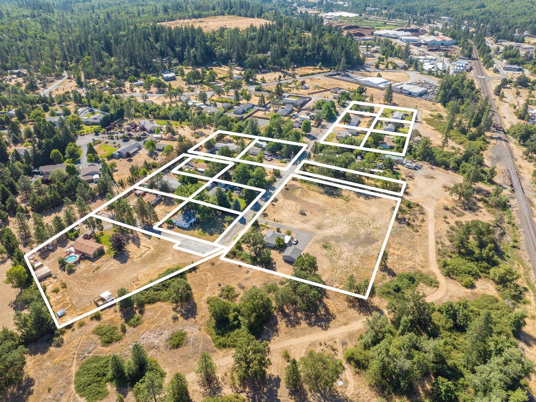 Merlin, Oregon, United States 1 - 17637806