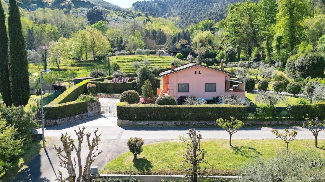Villa in Compitese, Capannori, Tuscany 2 - 17631864