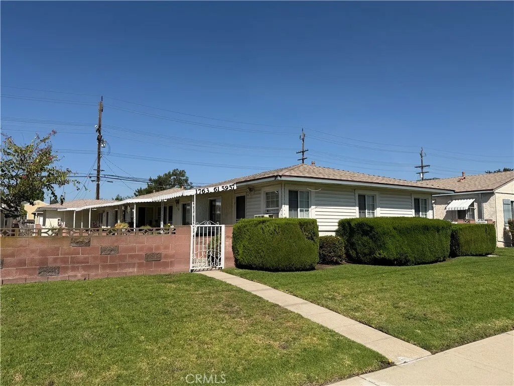 Burbank, California, United States 1 - 17633162