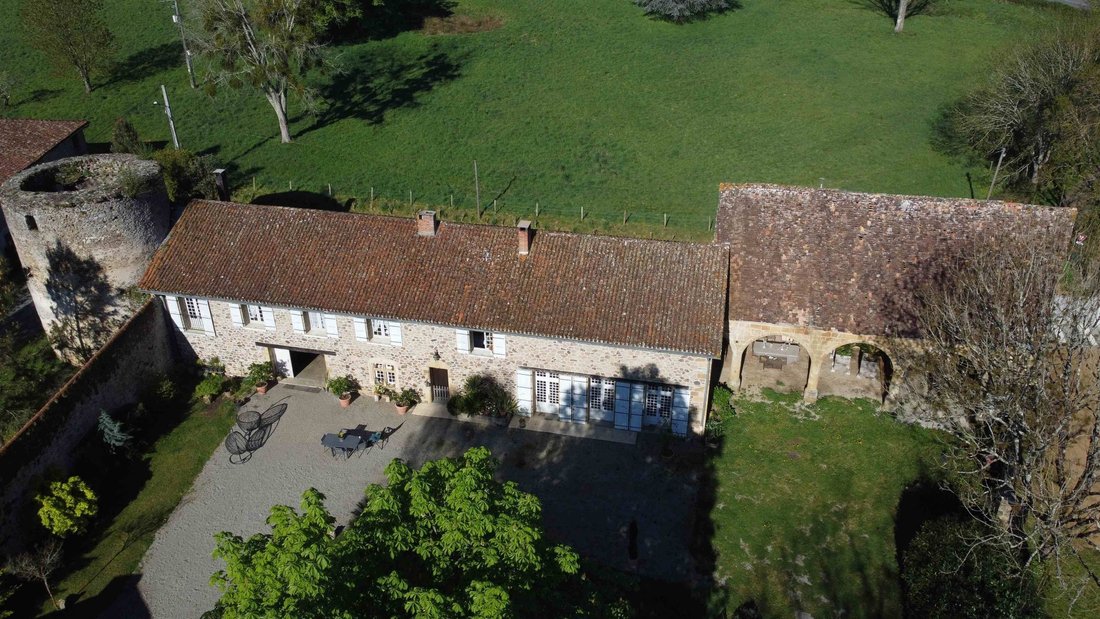 Estate in Ansac-sur-Vienne, Nouvelle-Aquitaine, France 2 - 16261709