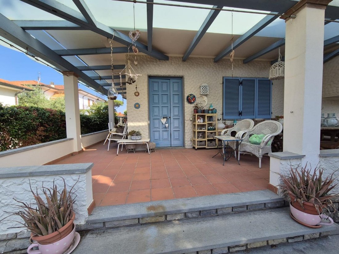 Villa in Tonfano, Pietrasanta, Italy 2 - 17627924