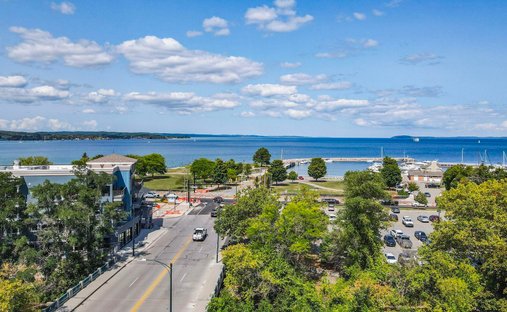 Condo in Garfield Township, Michigan, United States 1