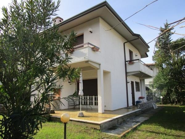 Villa in Tonfano, Pietrasanta, Italy 1 - 17627956