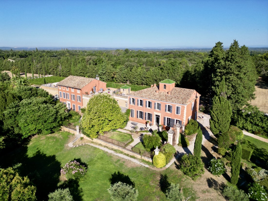 Castle in Loriol-du-Comtat, Provence-Alpes-Côte d'Azur, France 1 - 17633642