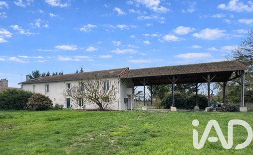 House in Bas-Pays, Montauban, France 1