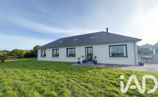 House in Regneville-sur-Mer, Normandy, France 1