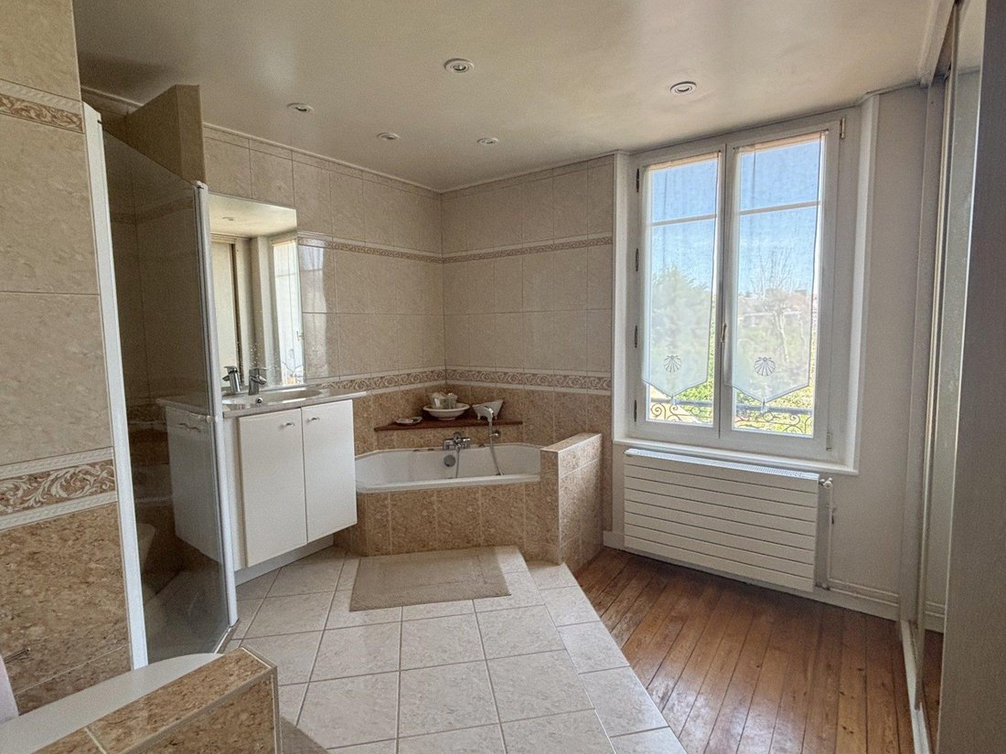 House in Compiegne, Hauts-de-France, France 5 - 14990052