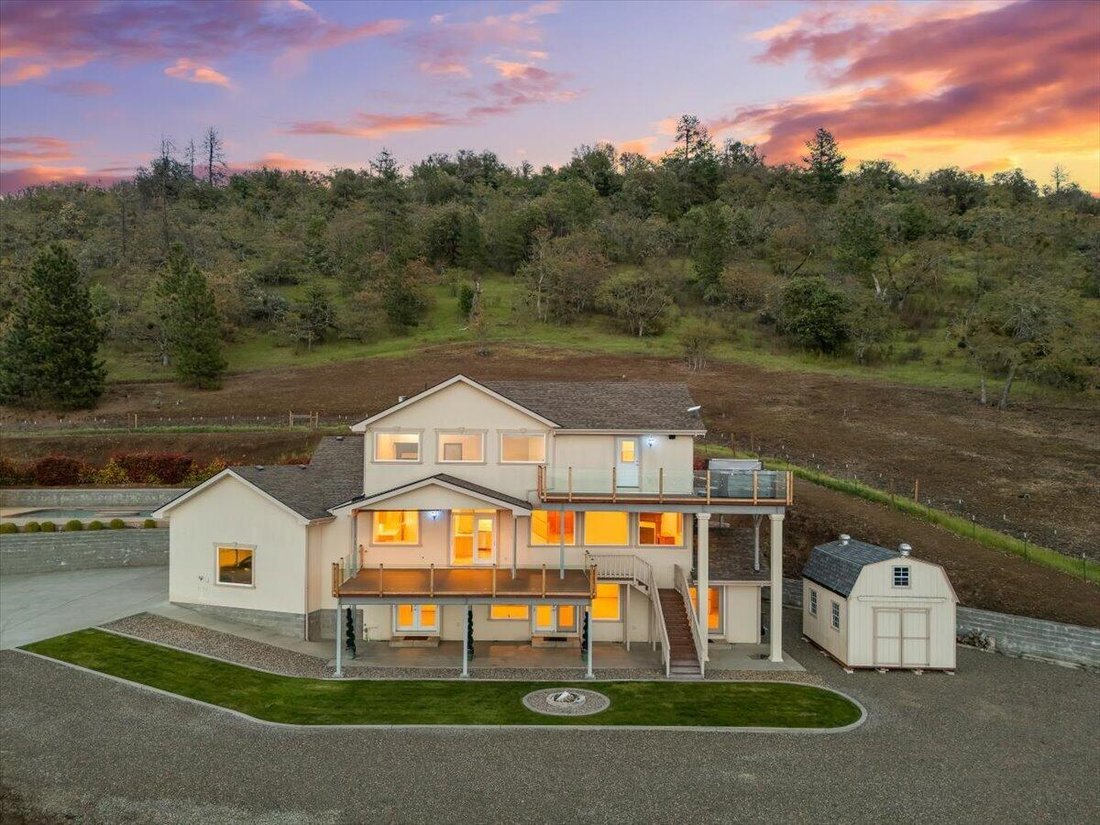 House in Medford, Oregon, United States 1 - 17642419