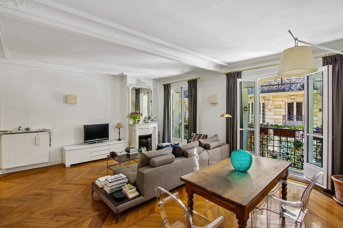 Apartment in Amiraux-Simplon-Poissonniers, Paris 18e Arrondissement, Paris 1 - 17463296