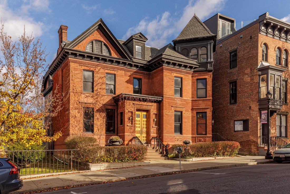 Hudson, New York, United States 3 - 17635798