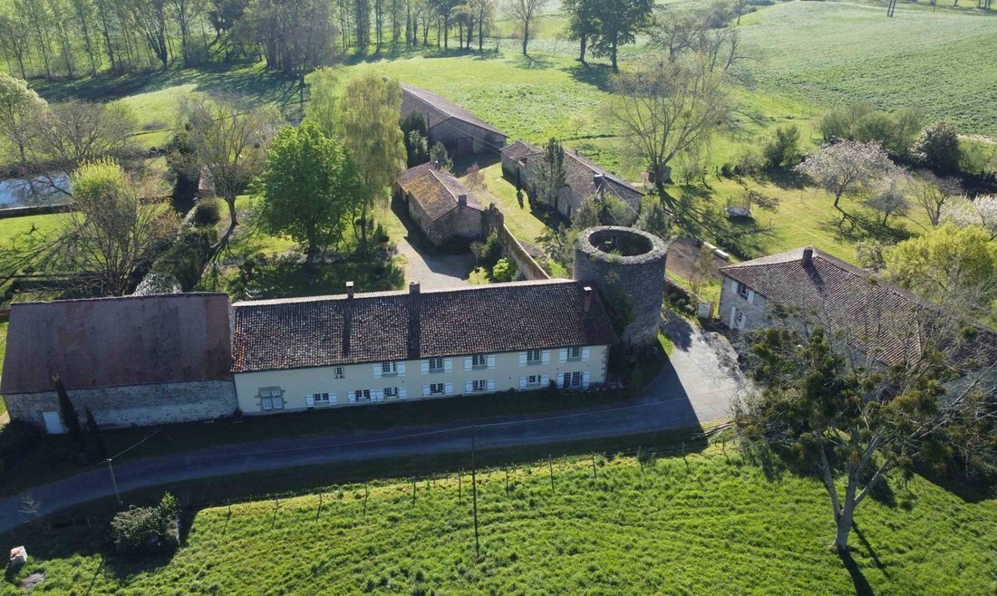 Estate in Ansac-sur-Vienne, Nouvelle-Aquitaine, France 1 - 16261709