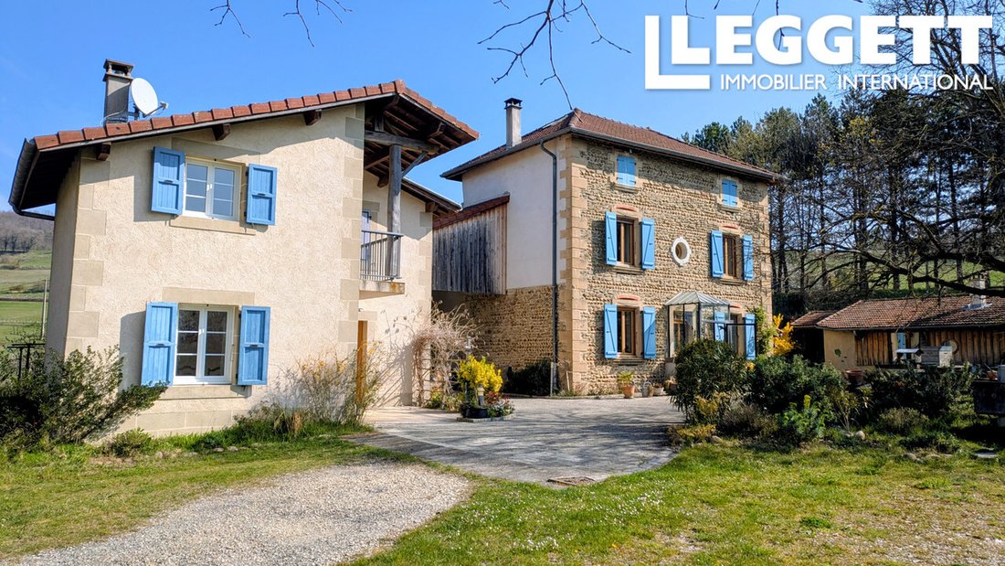 Farm Ranch in Saint-Christophe-et-le-Laris, Auvergne-Rhône-Alpes, France 2 - 17629507