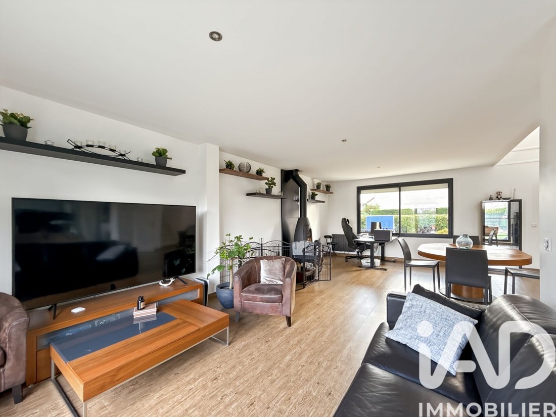 House in Chennevieres-sur-Marne, Ile-de-France, France 2 - 16668636