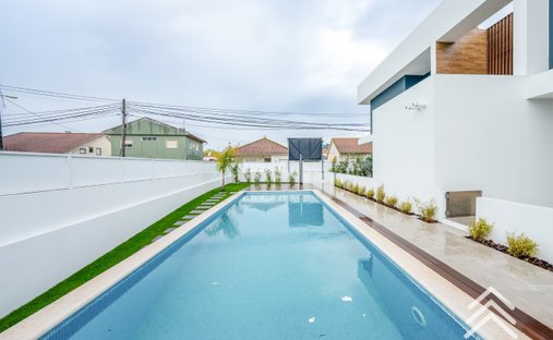 House in Loures, Lisbon, Portugal 1