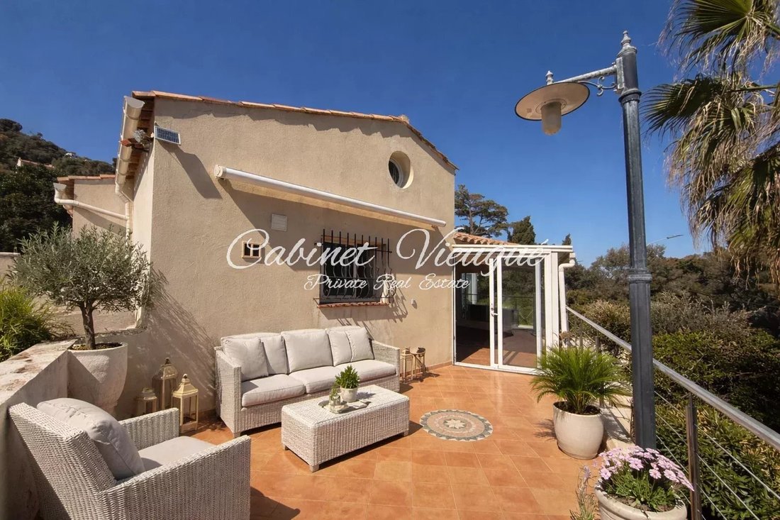 Villa in Les Issambres, Roquebrune-sur-Argens, France 3 - 17629115