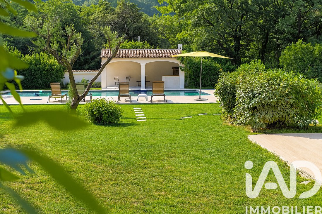 House in Châteauneuf-Grasse, Provence-Alpes-Côte d'Azur, France 2 - 16815763