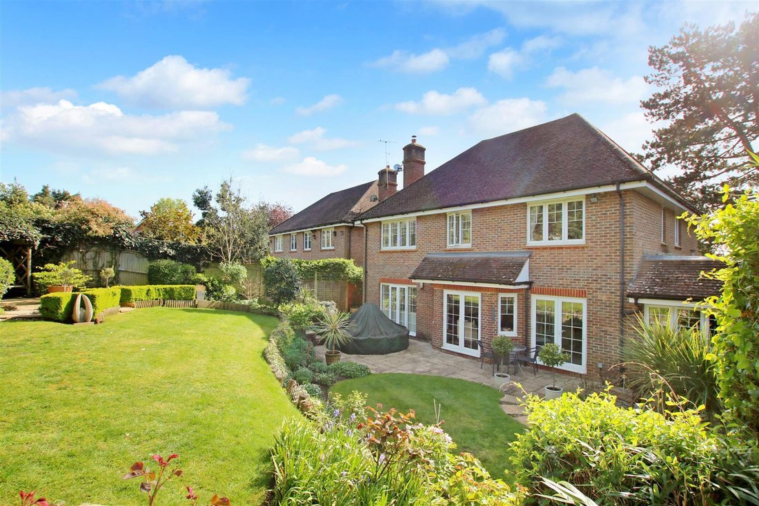 House in Hawks Hill, Fetcham, England 4 - 17484808