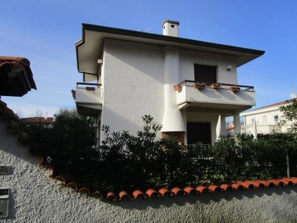 Villa in Tonfano, Pietrasanta, Italy 3 - 17627956