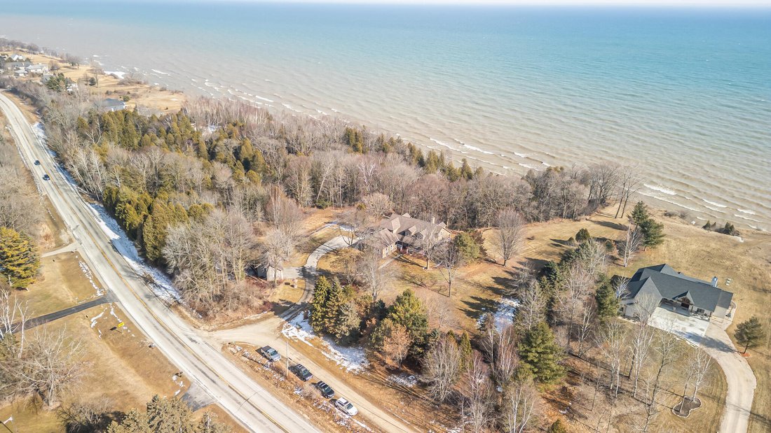 House in Manitowoc, Wisconsin, United States 3 - 17638338