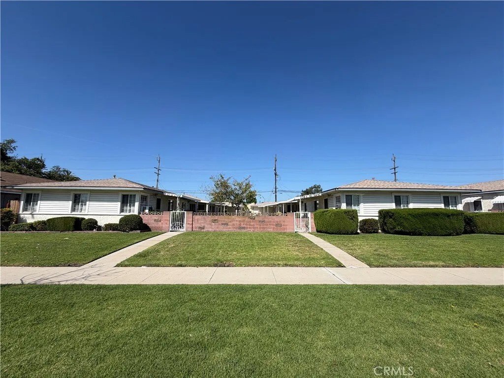 Burbank, California, United States 3 - 17633144