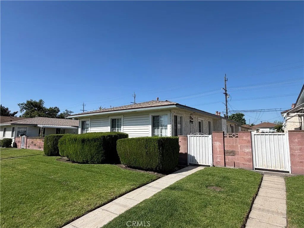 Burbank, California, United States 4 - 17633144