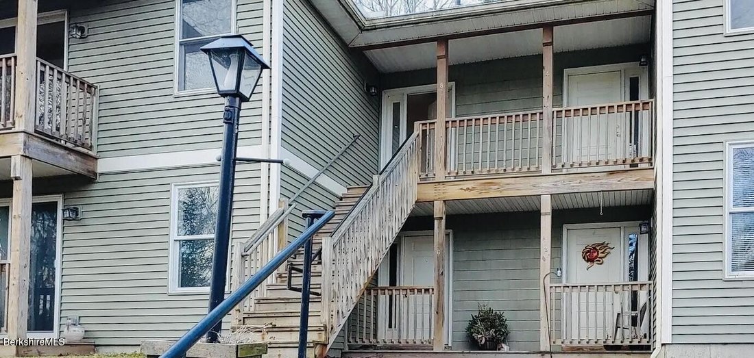 Pittsfield, Massachusetts, United States 2 - 17635528