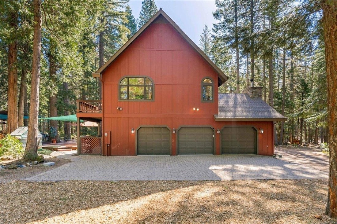 House in Mount Shasta, California, United States 3 - 15086021