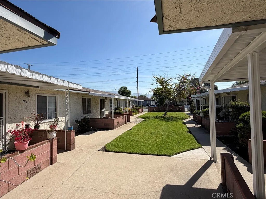 Burbank, California, United States 3 - 17633162