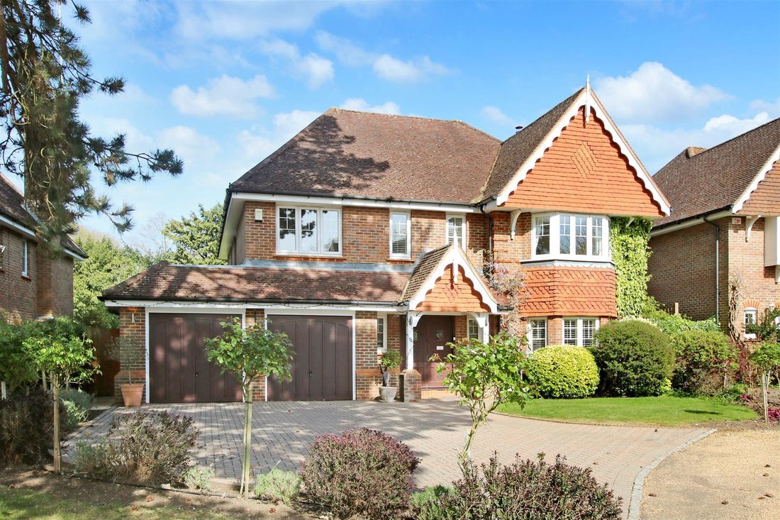 House in Hawks Hill, Fetcham, England 1 - 17484808