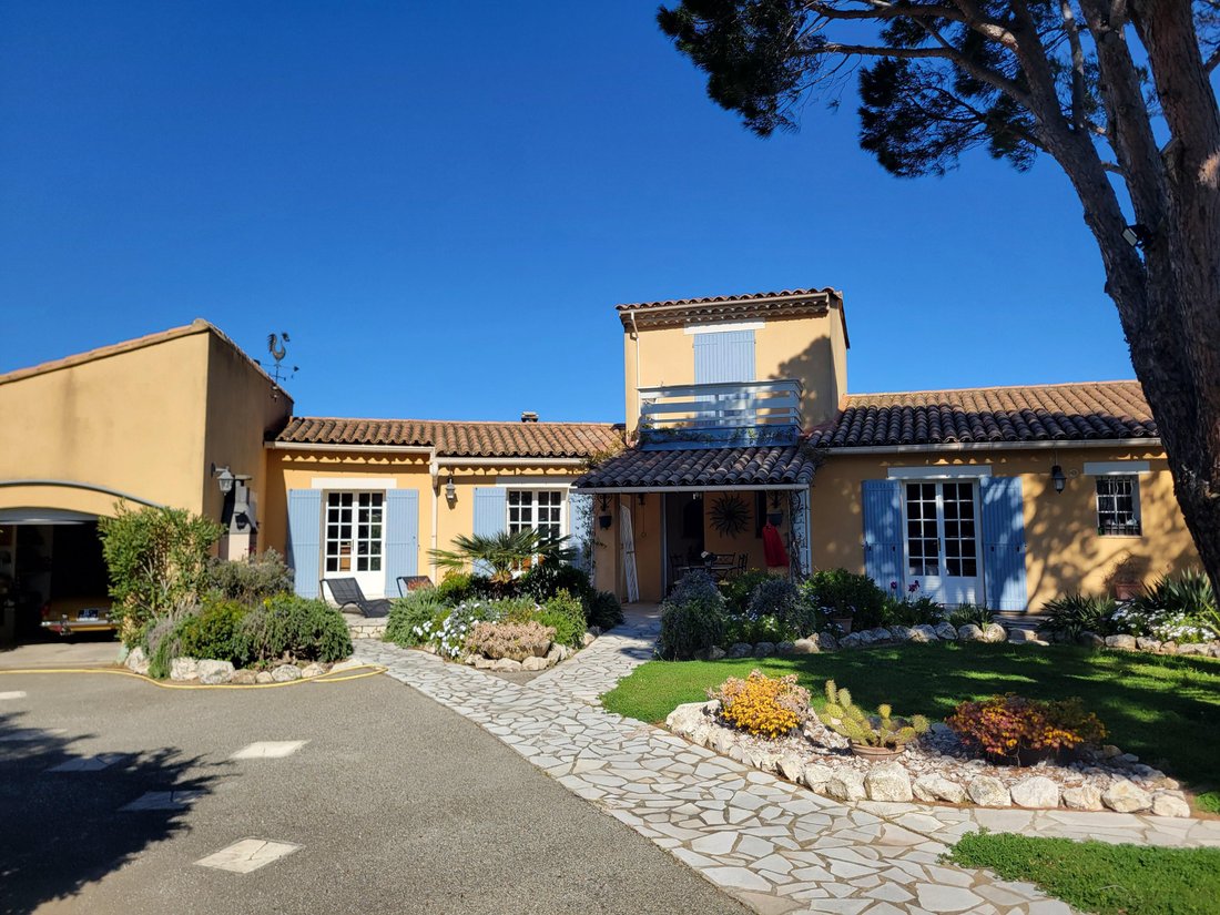 Villa in Ouest, Rochefort-du-Gard, France 1 - 17629434