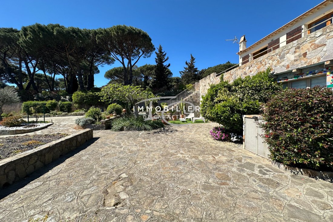Villa in La Croix-Valmer, Provence-Alpes-Côte d'Azur, France 5 - 17629467
