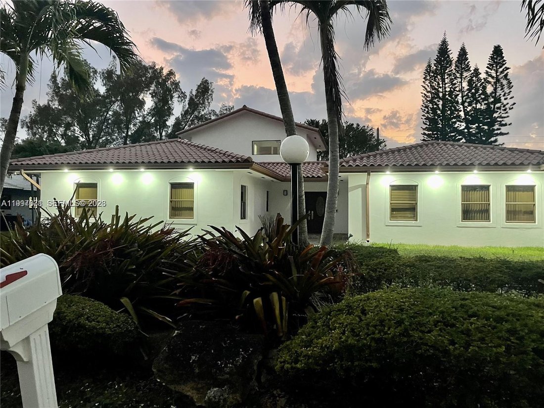 House in Hialeah, Florida, United States 3 - 17631038
