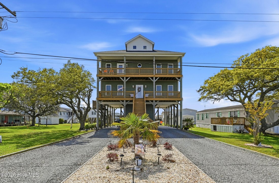 House in Topsail Beach, North Carolina, United States 1 - 17631745