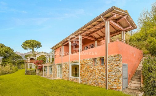 Villa in Pietrasanta, Tuscany, Italy 1
